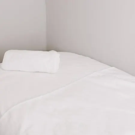 펜션 Modern 3br With Garden & Parking