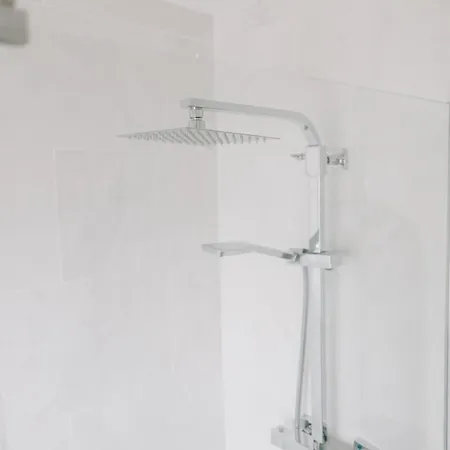 Modern 3br With Garden & Parking