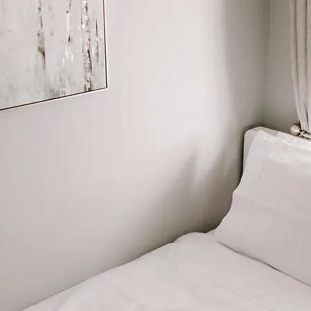 Modern 3br With Garden & Parking 소너비온티스