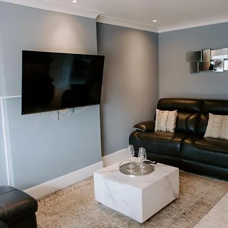 Modern 3br With Garden & Parking * 소너비온티스