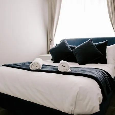 Modern 3br With Garden & Parking 소너비온티스