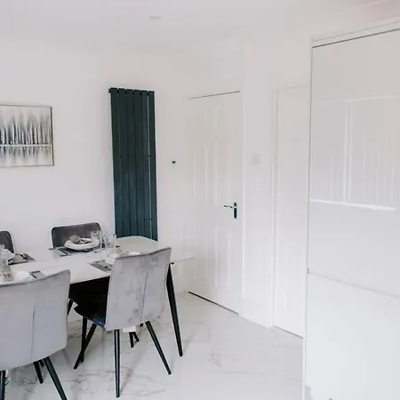 Modern 3br With Garden & Parking 펜션 소너비온티스