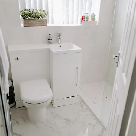 Modern 3br With Garden & Parking 소너비온티스