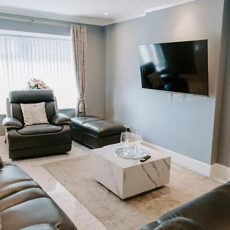 Vakantiehuis Badger Lane - 3 Bedroom House, Parking And Garden! Thornaby on Tees