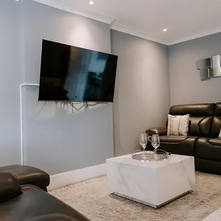 Vakantiehuis Badger Lane - 3 Bedroom House, Parking And Garden!